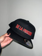 Load image into Gallery viewer, Flat Snapback Trucker Cap De La Finikera