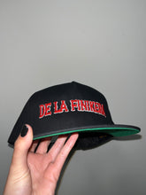 Load image into Gallery viewer, Flat Snapback Trucker Cap De La Finikera